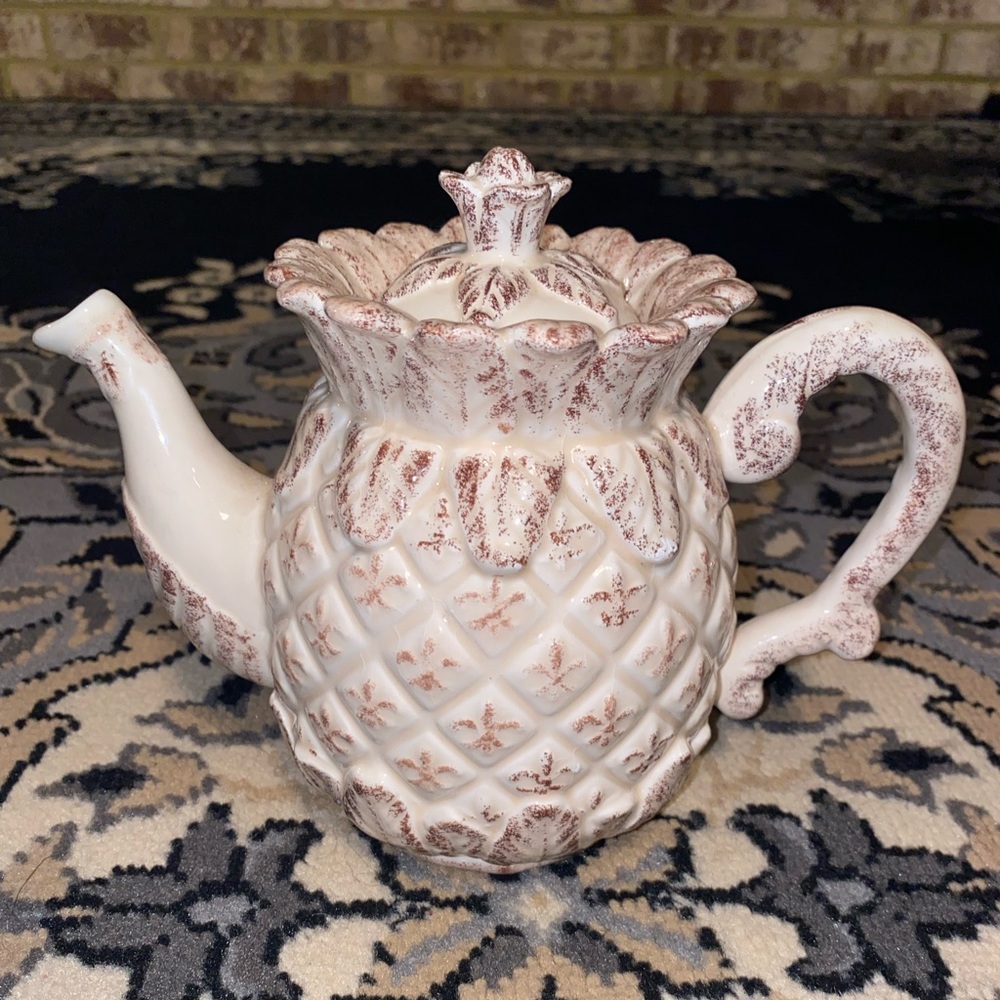 Vintage Pineapple teapot!
